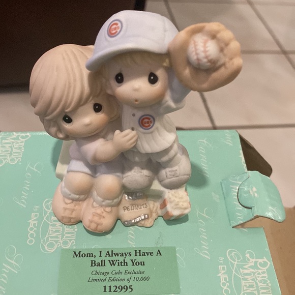 Precious moments limited edition Chicago Cubs Mom I always Have A ball with you - Picture 2 of 3